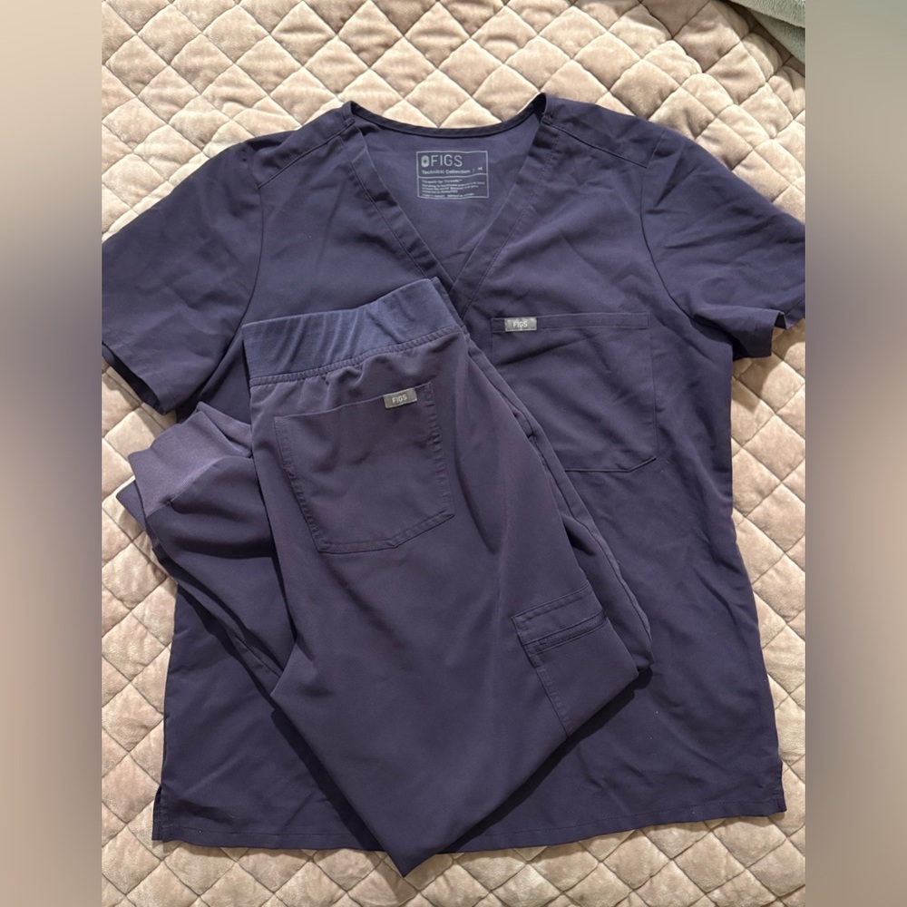 Figs Dark Purple Scrub Set